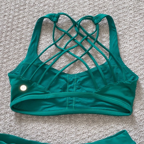 Green free to be wild Sports Bra & Pleated Skirt Set. Size 6 in both - Picture 3 of 3
